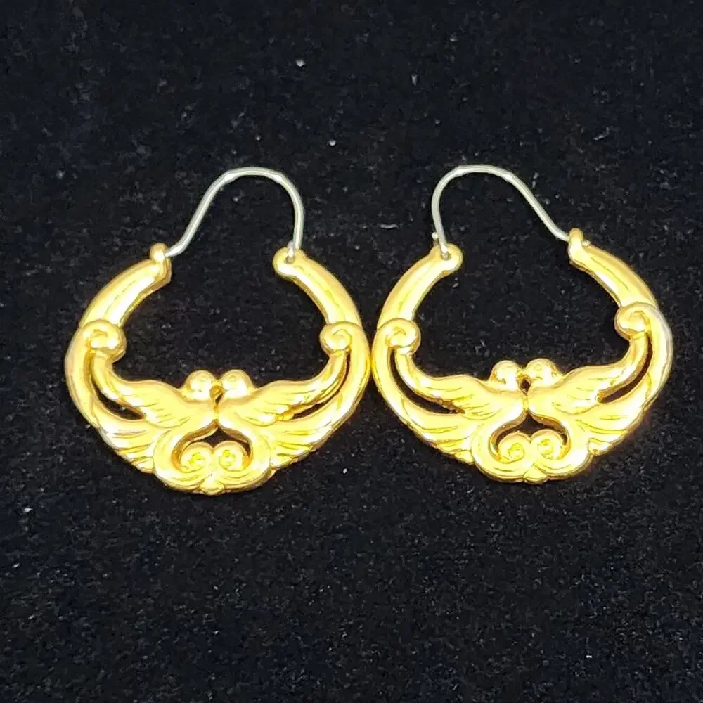 Kissing LoveBirds Gold Tone Hoop Pierced Snap Hook Fashion Earrings Avon Vintage